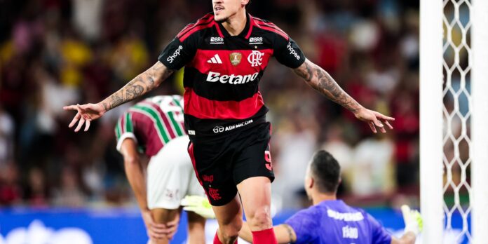 Flamengo derrota Fluminense por 2 a 0 no Brasileirão com dois gols de Pedro