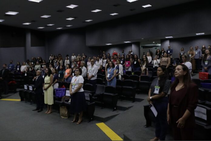 Debate promove ampliação do cuidado odontológico para pessoas com autismo na rede pública