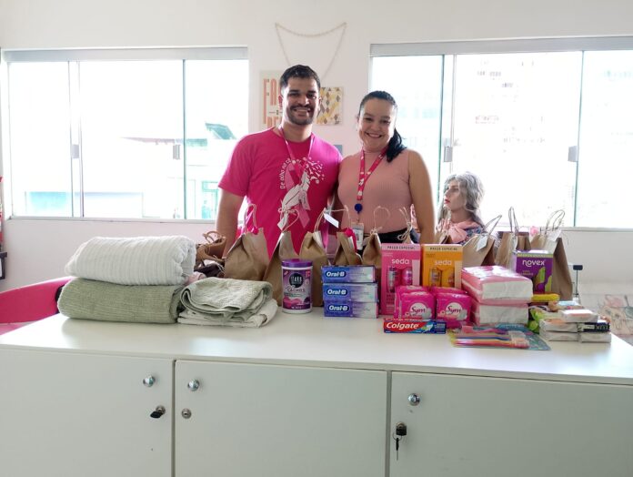 Colaboradores se mobilizam para arrecadar doações a mulheres em tratamento oncológico