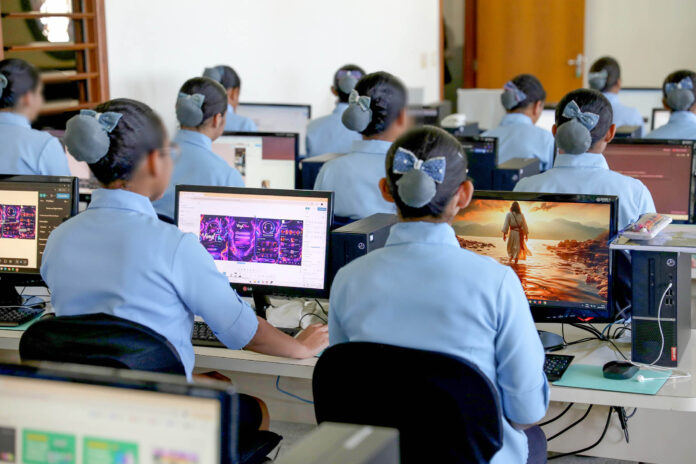 Programa Programadores do Futuro oferece capacitação em tecnologia para meninas em internato de Santa Maria