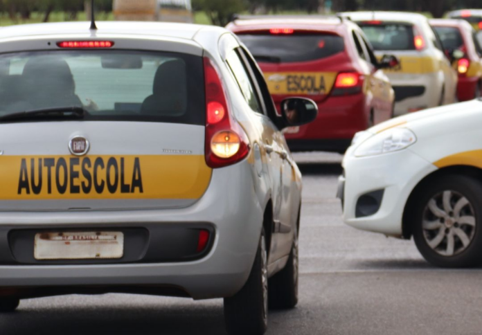 Regras para autorização de instrutor de trânsito no DF são divulgadas