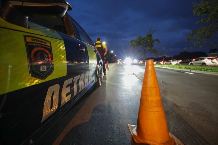 Veículo é identificado na EPTG com mais de R$ 280 mil em débitos durante operação aérea