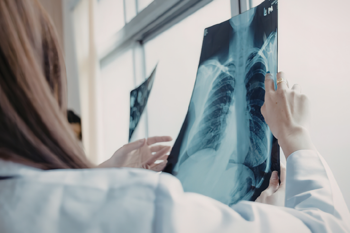 Processo seletivo para médico radiologista oferece salário de R$ 13,3 mil