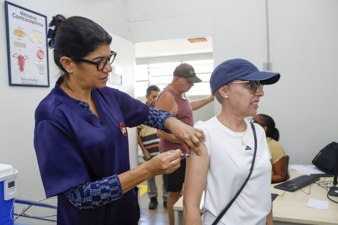 Vacinação será realizada em feira e shoppings neste sábado