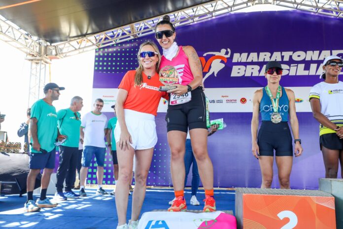 Governadora premia vencedores da Maratona Brasília