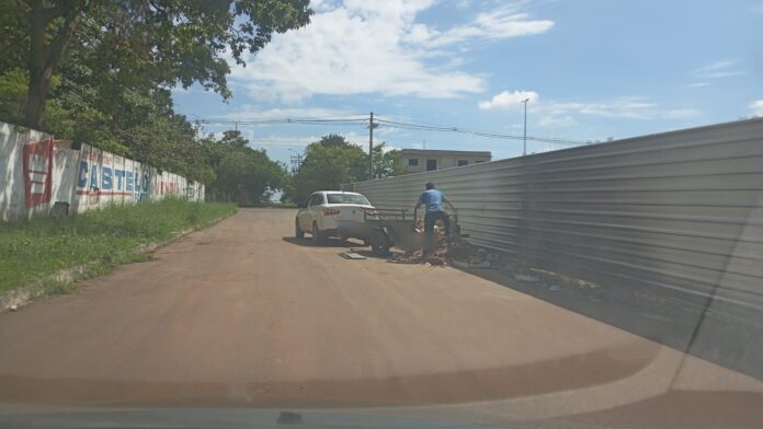 Proprietária de veículo flagrado em descarte irregular de resíduos é autuada