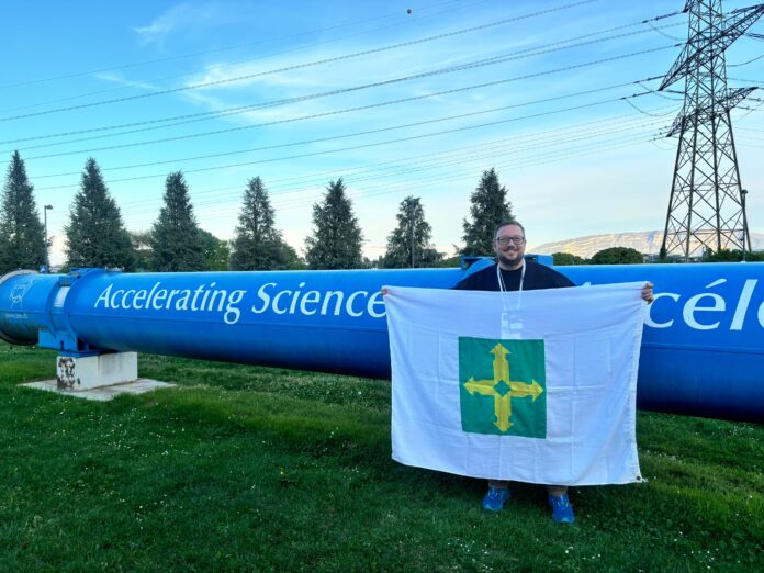 Professor da rede pública do DF visita maior acelerador de partículas do mundo na Suíça