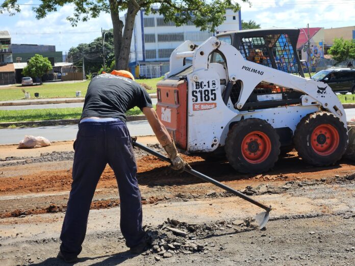 Quadradão Cultural passa por manutenção para o programa GDF na Sua Porta no Riacho Fundo II