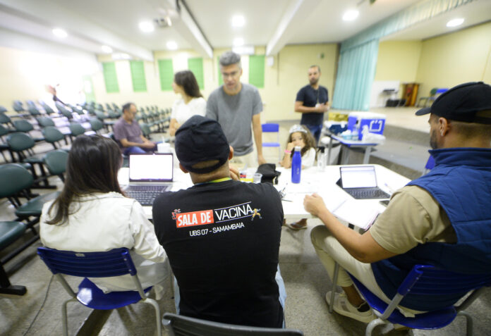 Vacinação e cuidados com a saúde bucal são disponibilizados para a comunidade escolar de Samambaia