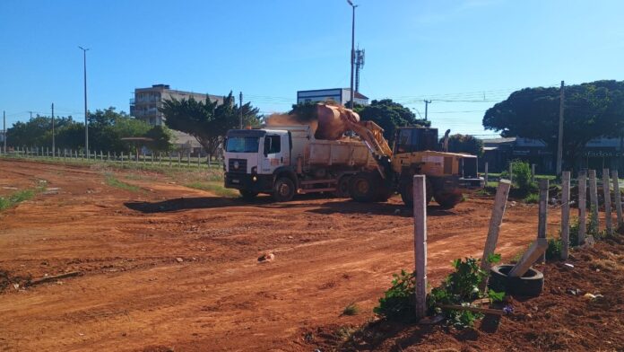 Mutirão de limpeza combate descarte irregular em áreas críticas de Ceilândia