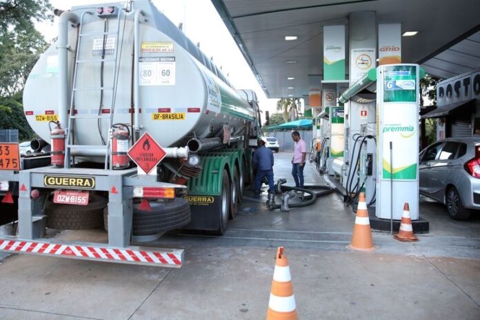 GDF sugere adesão a programa nacional para controlar o preço do diesel