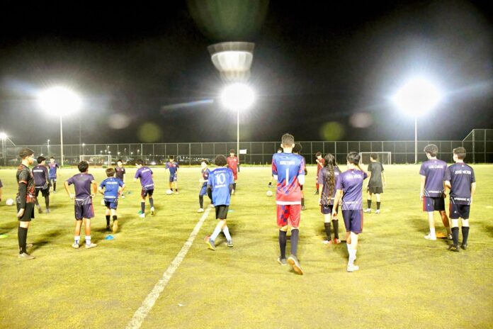 Paranoá recebe nova iluminação em campos e amplia atividades esportivas noturnas