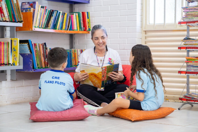Educadores voluntários transformam rotinas e promovem inclusão nas escolas do DF