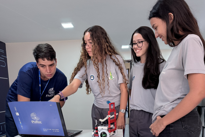 Parque Tecnológico de Robótica promove capacitação em tecnologia e inovação para jovens do DF