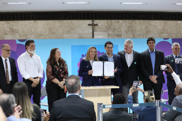 Programa irá beneficiar mais de 200 mil pacientes do DF ao reduzir fila de espera por exames