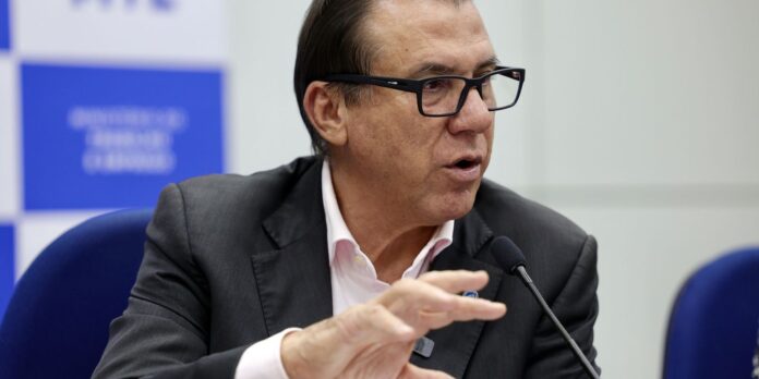 PECs da escala 6x1 não concorrem com proposta do governo, afirma Marinho