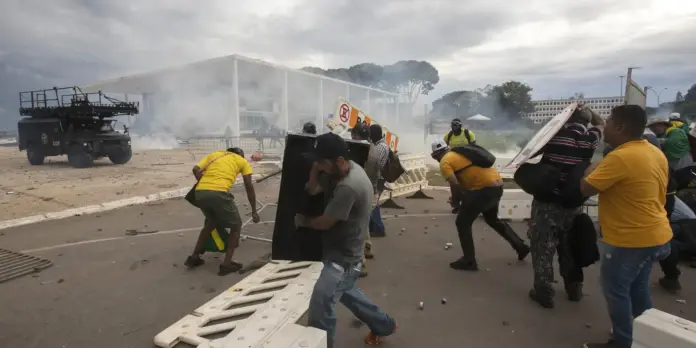 Moraes concede prisão domiciliar a Fátima de Tubarão e a mais 18 idosos envolvidos nos eventos de 8 de janeiro