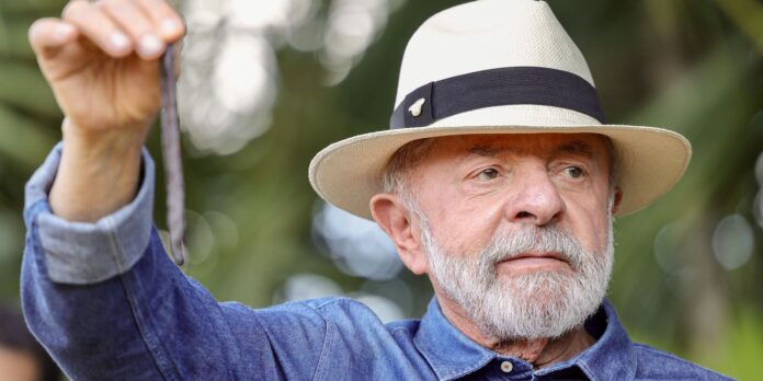 Lula viaja a São Paulo para realizar cirurgia de remoção de excesso de pele e tratamento de tendinite