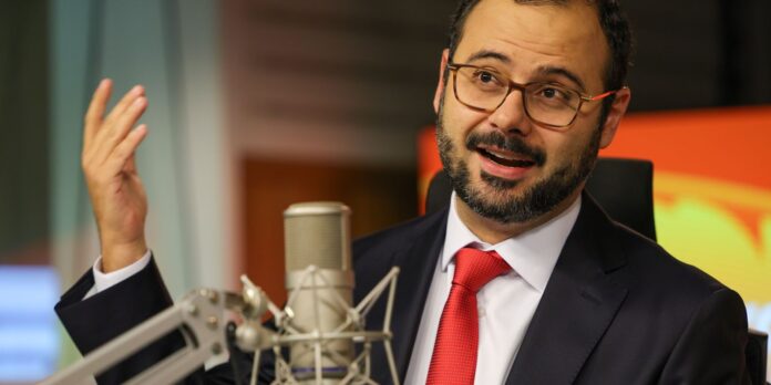 Ministro afirma que redução da jornada de trabalho beneficiará o empreendedorismo