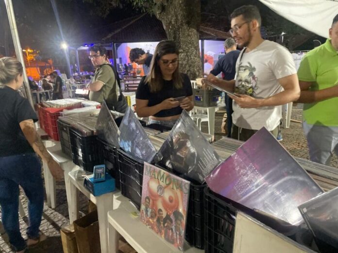 Vinillândia realiza feira de discos e discotecagem em Martim Cererê