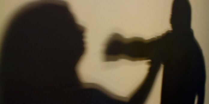 Justiça condena jovem por envolvimento em estupro coletivo de adolescente