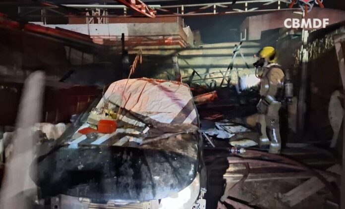 Imagem relacionada à matéria do Repórter Capital sobre incêndio em oficina de som automotivo em Samambaia atendido pelo CBMDF