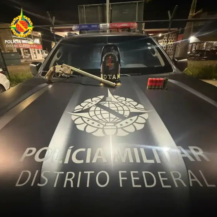 PMDF prende homem com arma de fabricação caseira e pássaro silvestre em Taguatinga