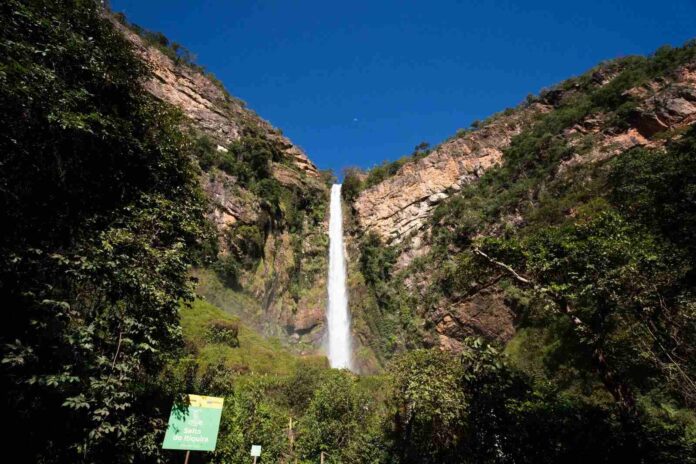 Representantes da nova diretoria da Região Encantos do Planalto Central durante eleição que define gestão do turismo no Entorno.