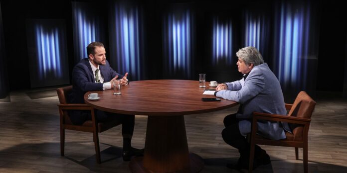 Na Mesa com Datena recebe o ministro Dario Durigan nesta terça-feira