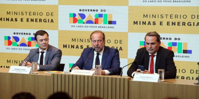 Governo estabelece subsídio de até R$ 0,89 para estabilizar preço da gasolina