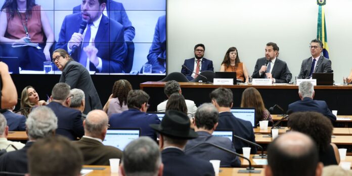Boulos critica compensação a empresas pela extinção da escala 6x1