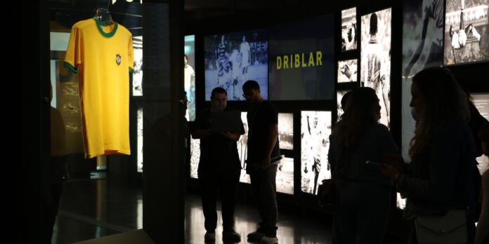 Museu do Futebol inaugura exposição com camisas da seleção brasileira
