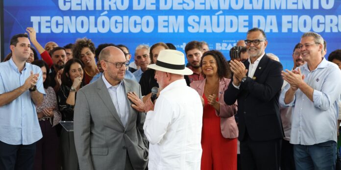Lula solicita ao governador do RJ ações para a prisão de milicianos