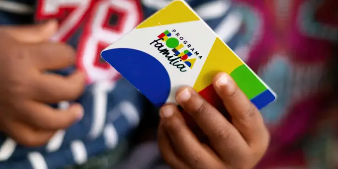 Em 2025, aproximadamente 18 milhões de famílias receberam auxílio do governo.