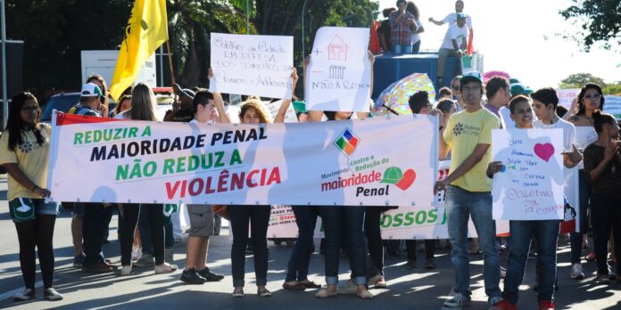 CCJ retoma debate sobre redução da maioridade penal nesta terça-feira