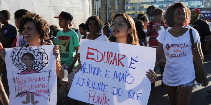 CCJ adia mais uma vez a análise da PEC que propõe a redução da maioridade penal