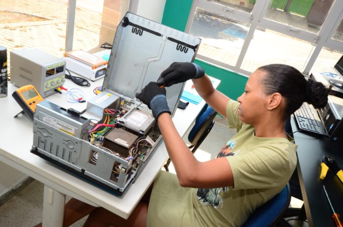 Programa Sukatech oferece 424 vagas para cursos gratuitos na área de tecnologia