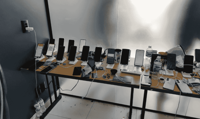 Polícia Civil de Goiás durante operação contra grupo suspeito de golpes virtuais em Goiânia