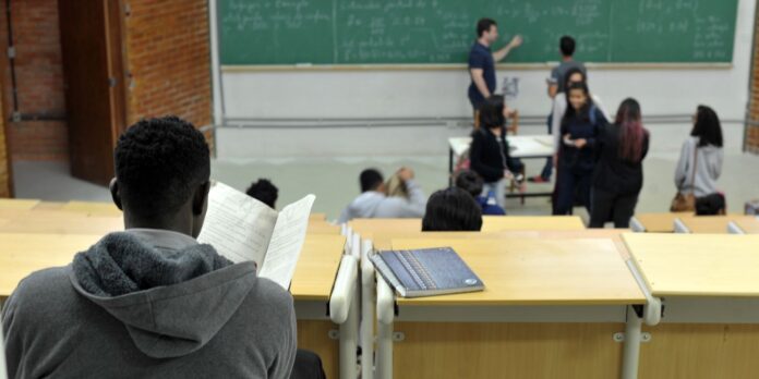 Aluno é condenado a pagar R$ 720 mil por ocupação indevida de cota racial