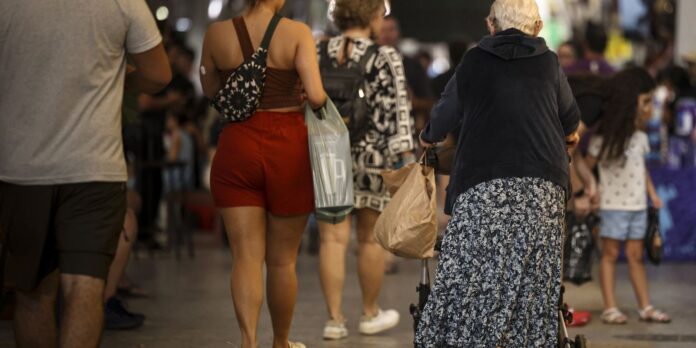 Defeitos em calçadas geram medo de queda em 42% dos idosos