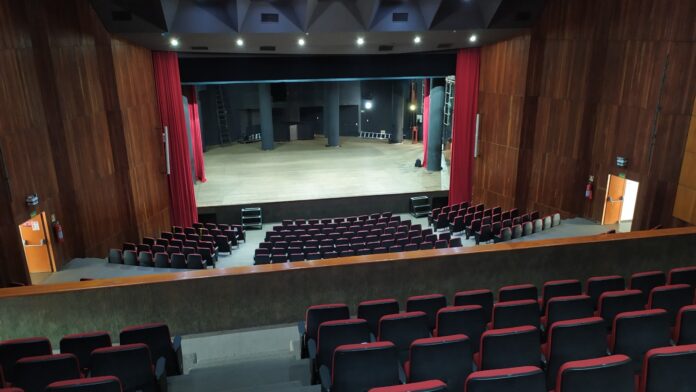 Cinema, comédia e rock movimentam espaços culturais