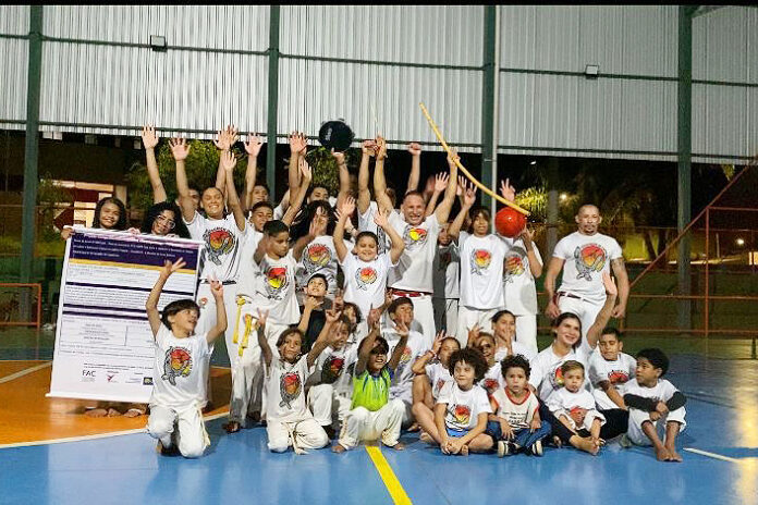 Aulas gratuitas de capoeira abrem vagas para jovens em Samambaia