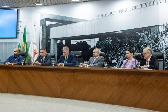 GDF e TJDFT entregam 14 títulos de propriedade a famílias do Projeto Vulneráveis