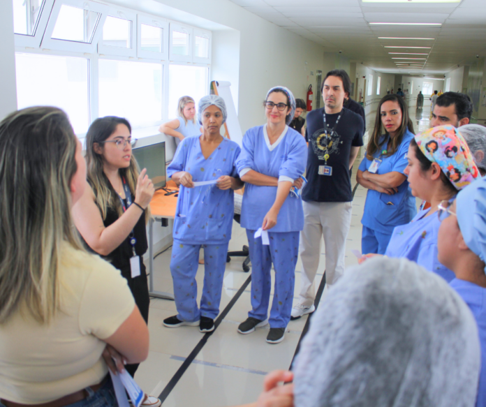 Ação educativa melhora atendimento a crianças no HCB