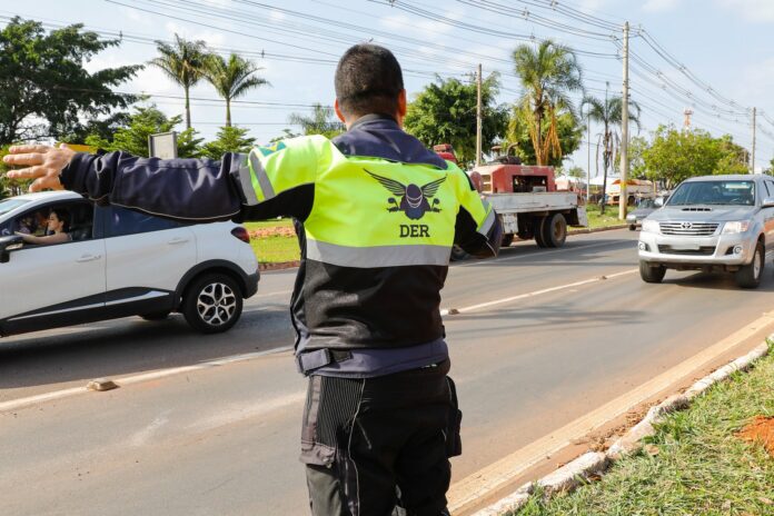 Interdição da faixa da DF-004 para construção de ciclovia