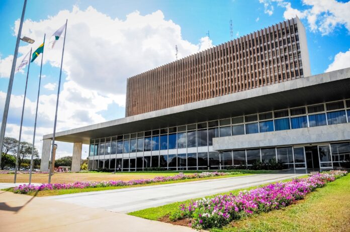 Decreto estabelece diretrizes para prudência nos gastos com base na disponibilidade financeira