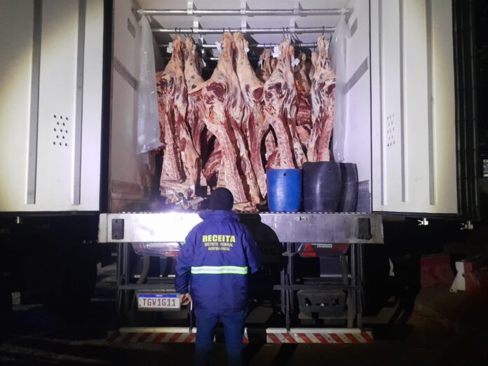 Fiscalização apreende 27 toneladas de carne bovina irregular no DF