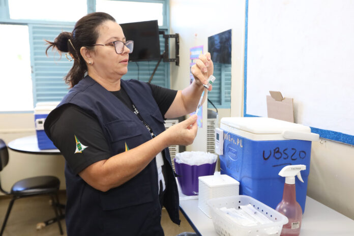Centro de Ensino Especial de Planaltina realiza vacinação e ações de cuidado em homenagem ao Dia das Mães