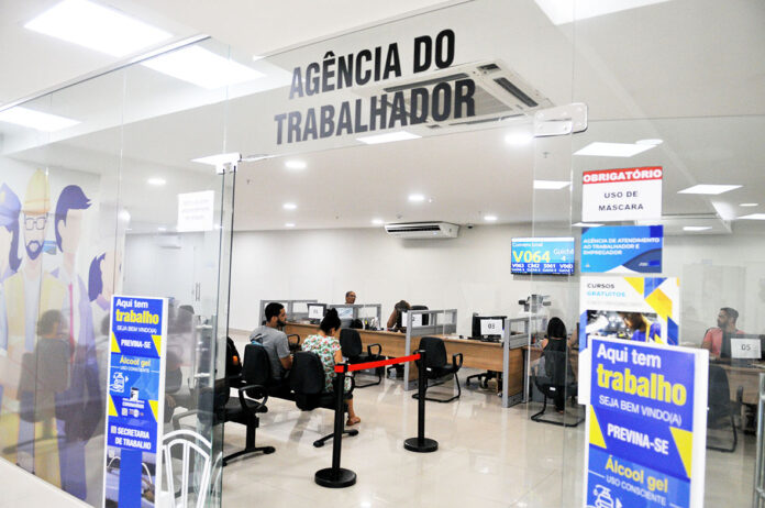 São 1.104 vagas de emprego com salários de até R$ 4,5 mil disponíveis