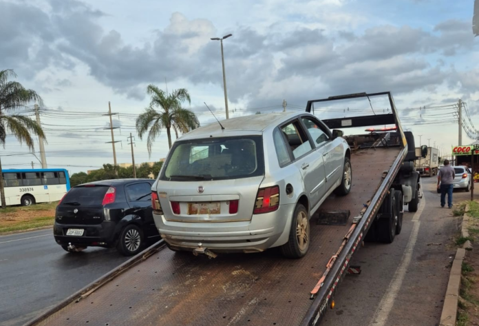 Detran-DF apreende veículo com R$ 15 mil em multas e sem licenciamento há 10 anos